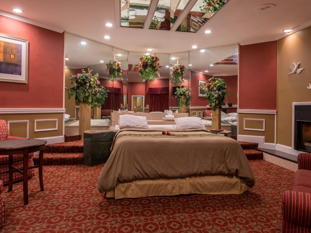 Inn Of The Dove Romantic Luxury & Business Suites Бенсалем Екстер'єр фото