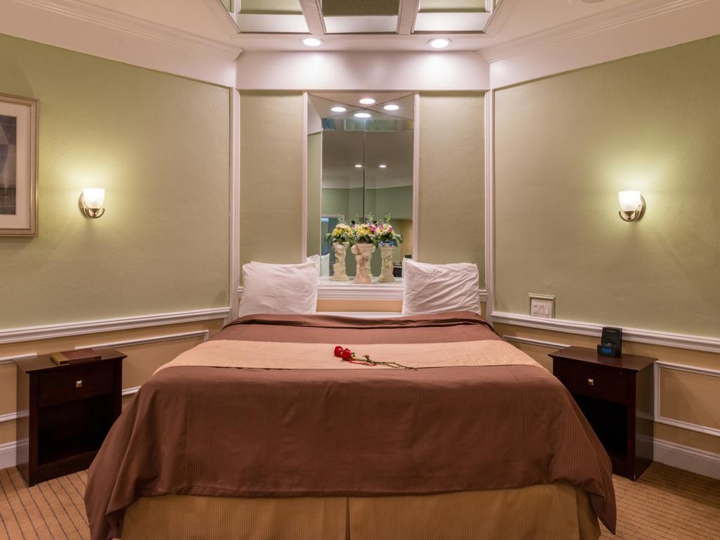 Inn Of The Dove Romantic Luxury & Business Suites Бенсалем Екстер'єр фото
