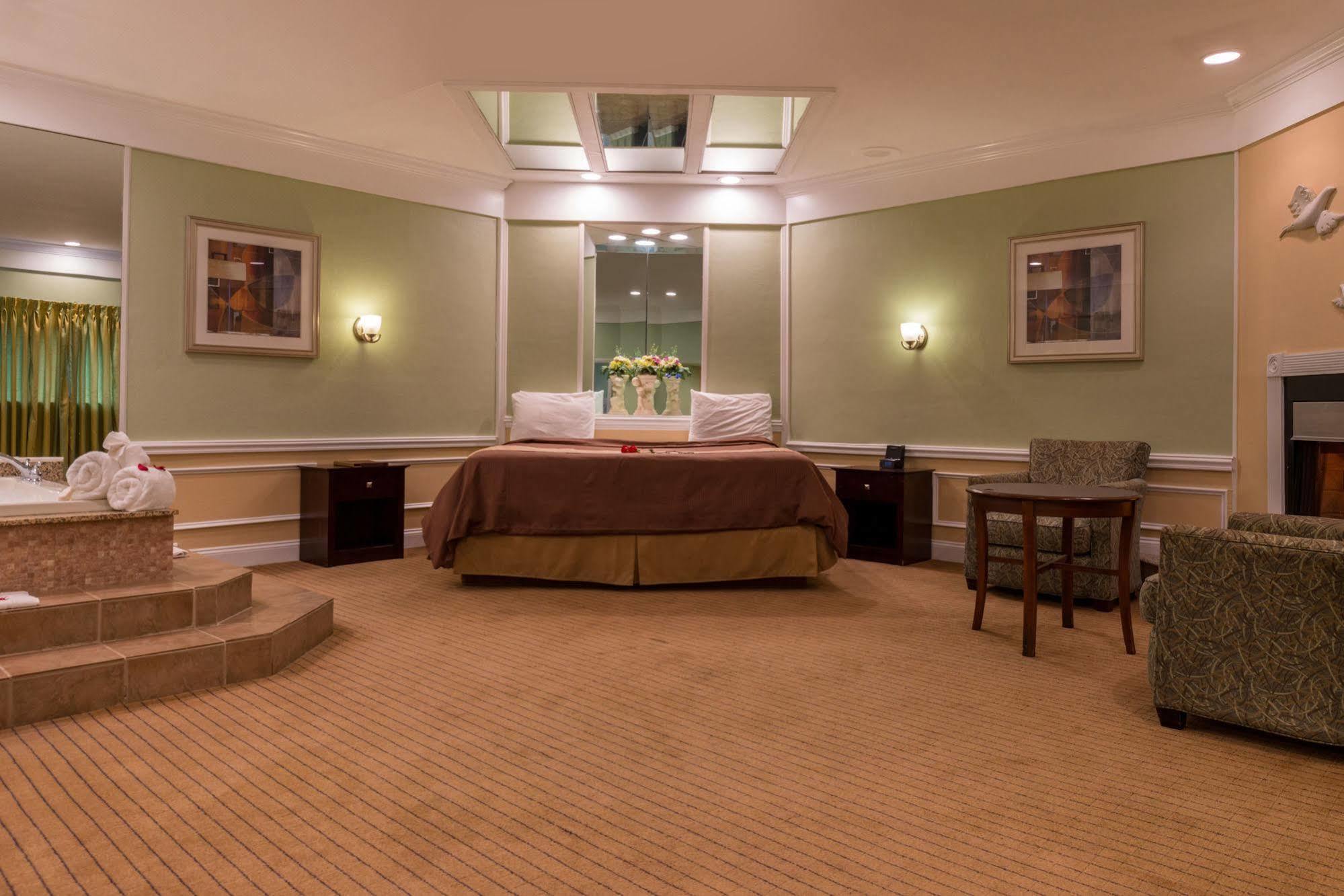 Inn Of The Dove Romantic Luxury & Business Suites Бенсалем Екстер'єр фото
