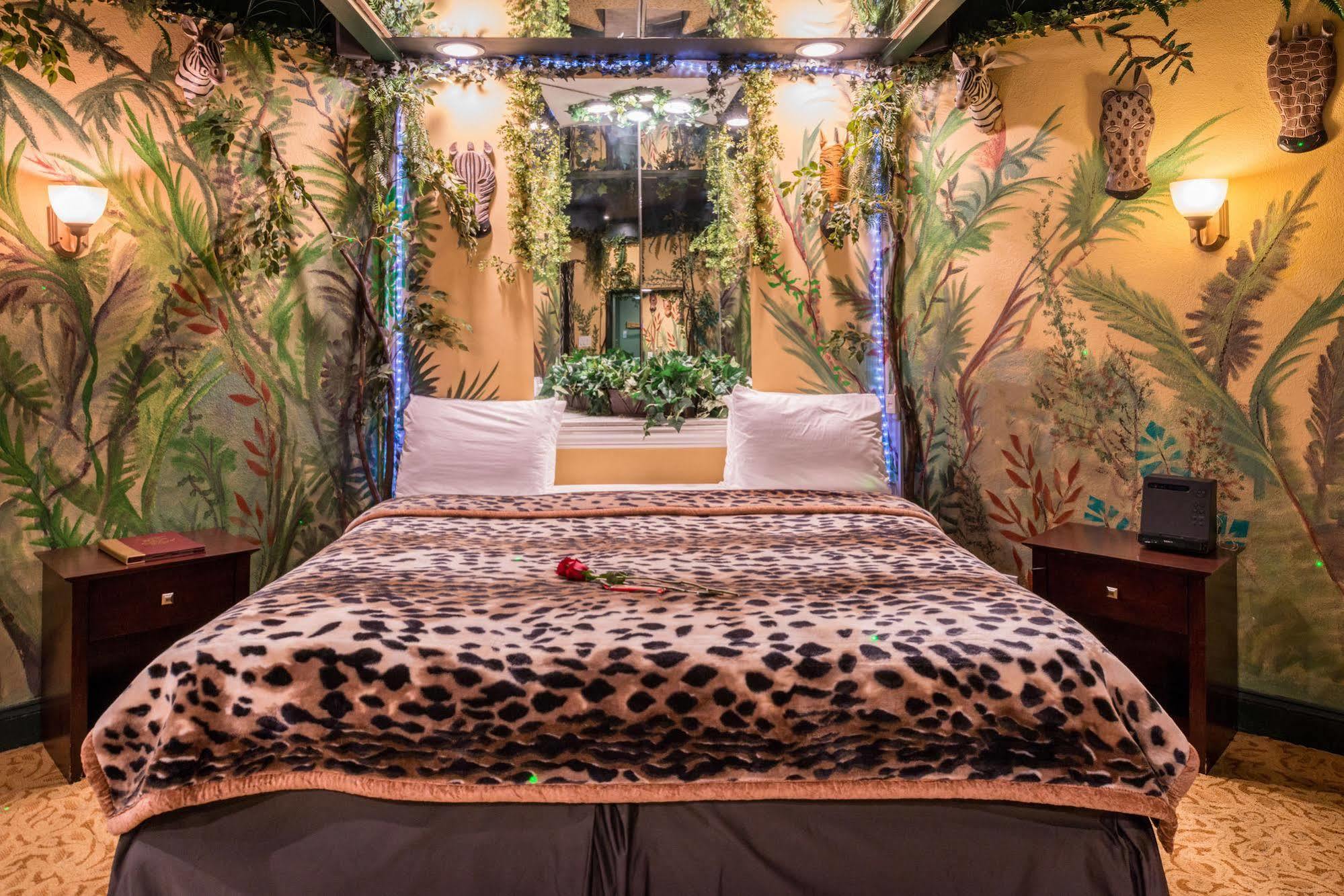 Inn Of The Dove Romantic Luxury & Business Suites Бенсалем Екстер'єр фото
