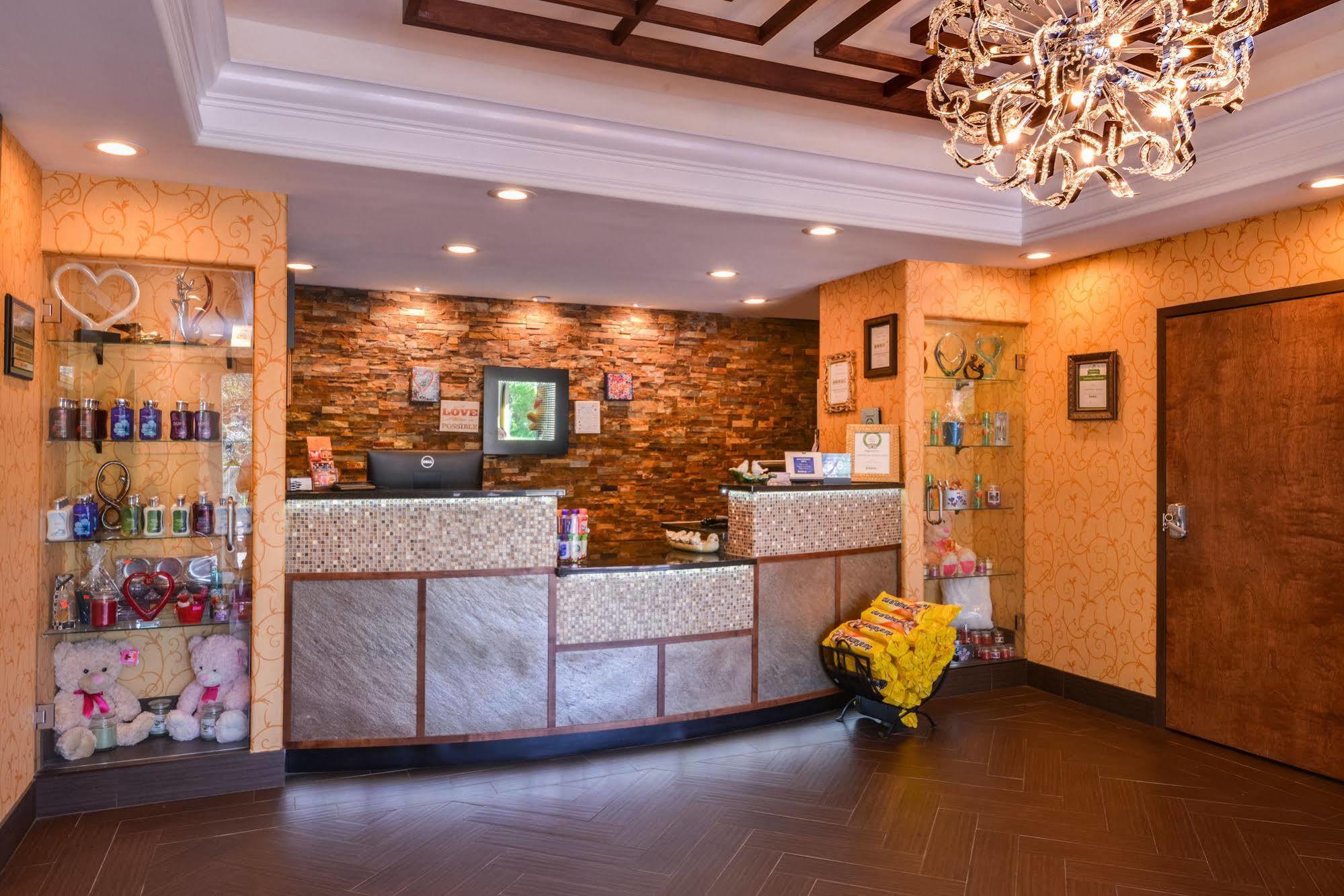 Inn Of The Dove Romantic Luxury & Business Suites Бенсалем Екстер'єр фото