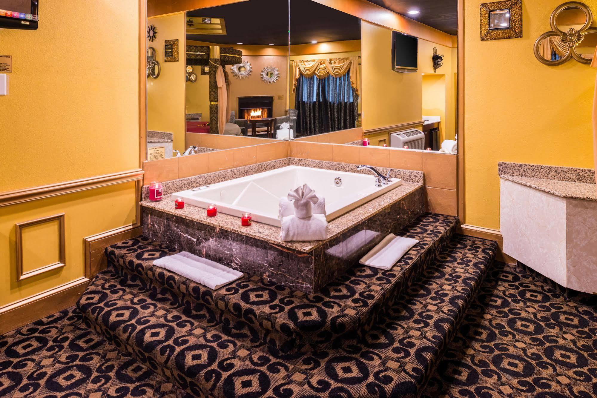 Inn Of The Dove Romantic Luxury & Business Suites Бенсалем Екстер'єр фото
