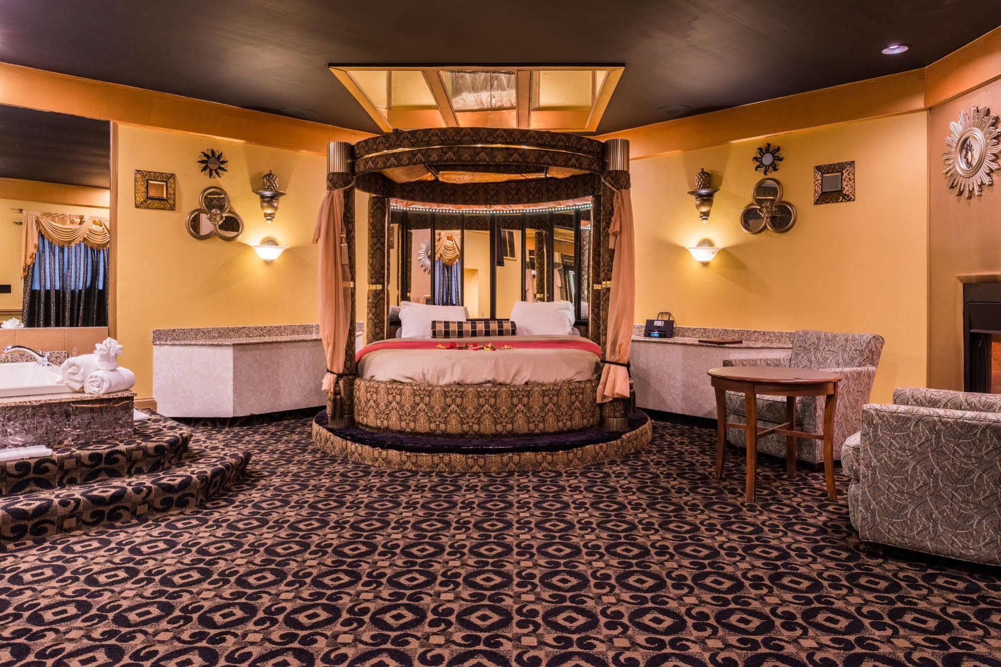 Inn Of The Dove Romantic Luxury & Business Suites Бенсалем Екстер'єр фото